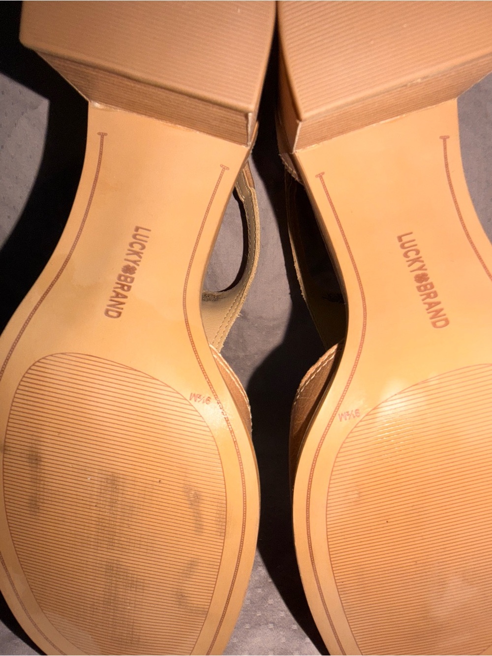 Lucky Brand Sabeni Tan Leather T-Strap Block Heel Sandals - Size 9.5 - Picture 7 of 8